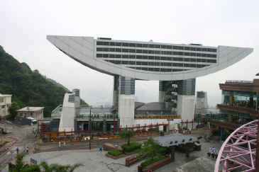 HKVictoriaPeak.JPG (113696 bytes)