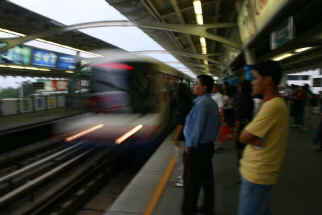 skytrain.jpg (93210 bytes)