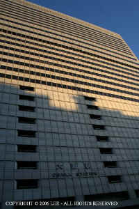 Osaka_station.JPG (75920 bytes)